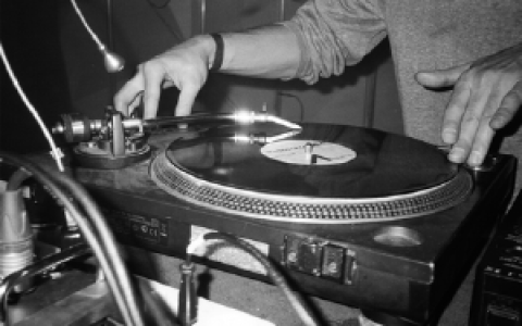 知道你陷入回忆了但是先别陷 先来闻闻这支香水！