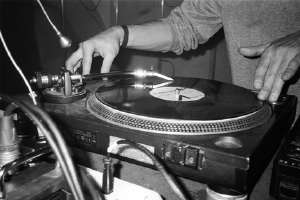 知道你陷入回忆了但是先别陷 先来闻闻这支香水！