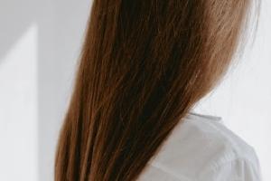 让头发变得柔顺有光泽的小妙招