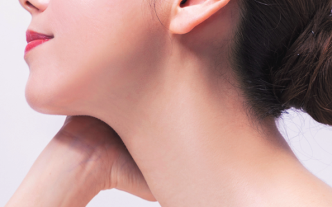 颈部护理方法 夏日一起打造天鹅美颈