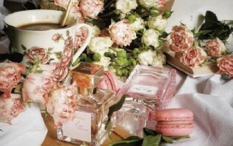 和秋日最搭的温柔香!适合秋天喷的怦然系花香香水