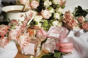 和秋日最搭的温柔香!适合秋天喷的怦然系花香香水