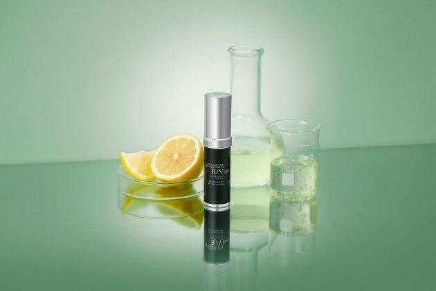 臻启柔润唇采，定格无龄笑靥 RéVive奢润新活唇部舒纹精华2.0焕新上市