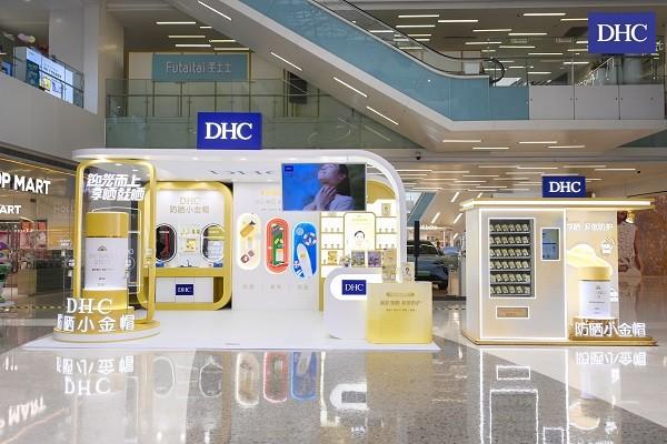 DHC防晒代言人陈意涵空降成都 这个夏天一起迎光而上，享晒就晒！