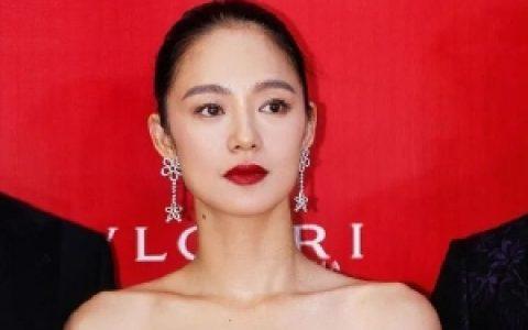 看女明星有没有气质？梳个大光明盘发就知道