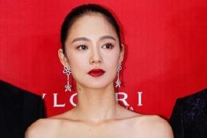 看女明星有没有气质？梳个大光明盘发就知道