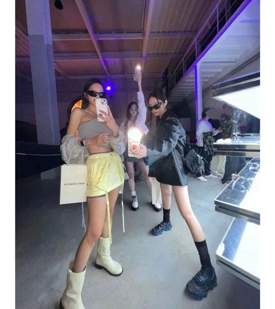 五一假期拍照模板 姐妹造型和穿搭的精髓