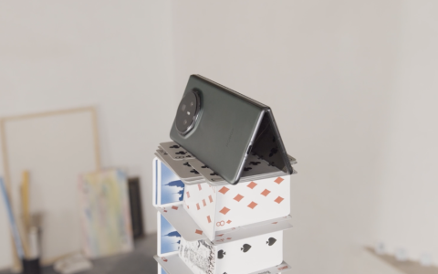 8 小时 54 层，荣耀 Magic V3 挑战吉尼斯认证最高纸牌屋