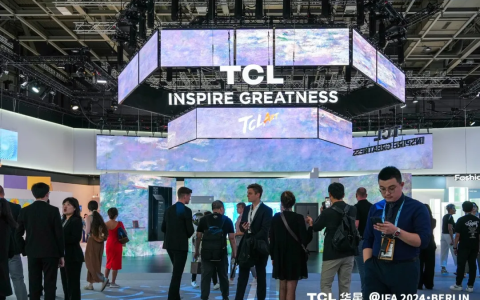 TCL 华星展出全球首款 7.85" 屏下人脸认证柔性 OLED 等多款显示屏