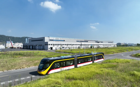 我国制造，马来西亚首列氢能源智轨批量车下线