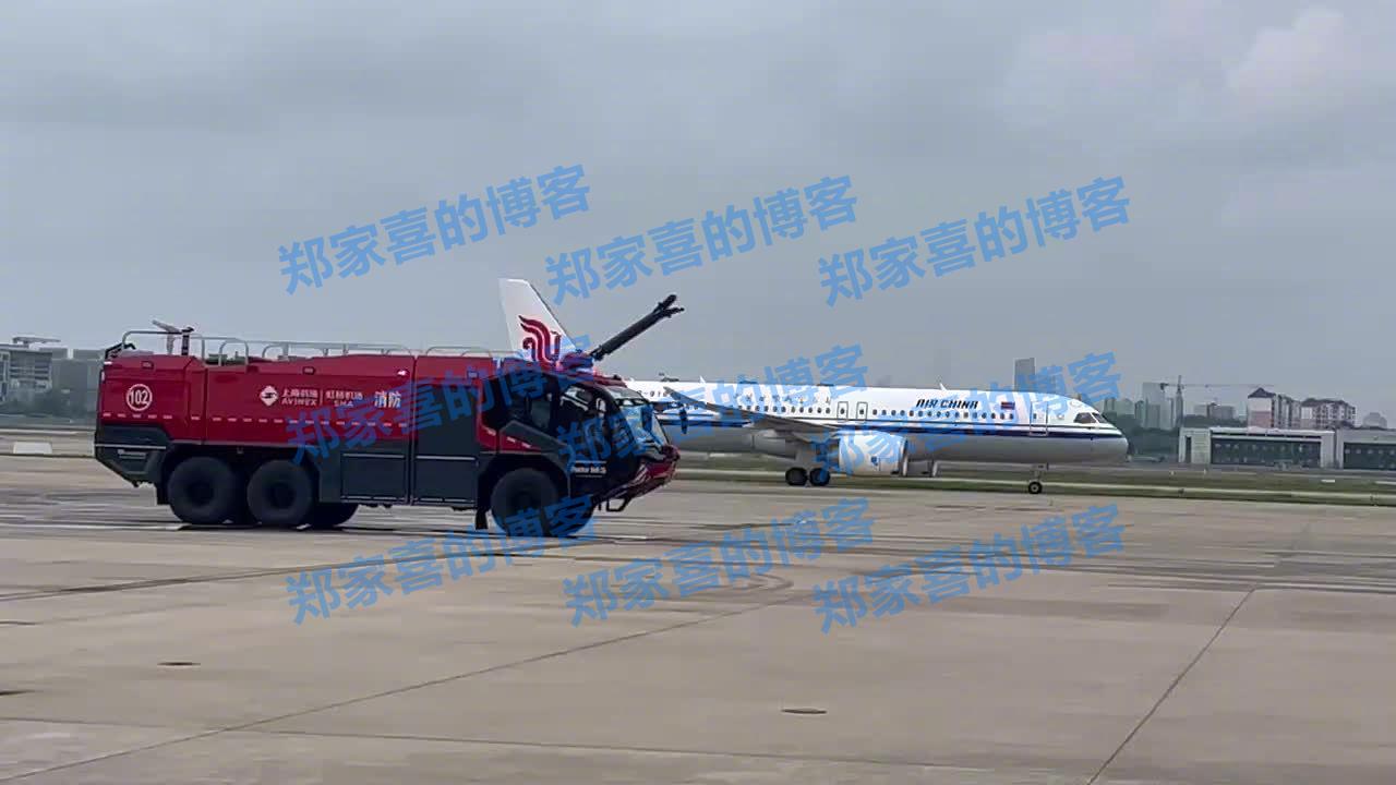 国产大飞机 C919 身披五星红旗首航，获民航最高礼仪“过水门”