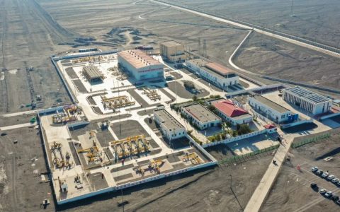 西气东输四线新疆段建成投产，年设计输气量 150 亿立方米