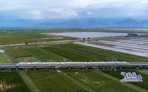 包头至银川高铁惠农至银川段 10 月 1 日开通运营，设计时速 250 公里