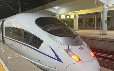 铁路客流持续高位运行：10 月 2 日全国发送旅客 1823.8 万人次，10 月 3 日预计 1730 万人次