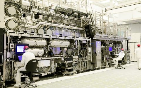 英特尔确认 ASML 第二台 High NA EUV 光刻机完成安装