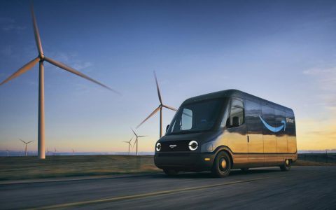 AI 让生活更轻松：亚马逊讲解 VAPR 视觉辅助包裹取件系统，到 2025 年部署 1000 辆 Rivian 电动送货车