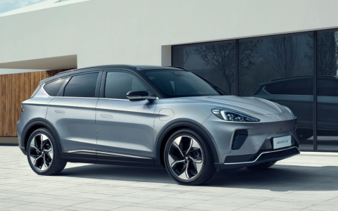 北汽蓝谷：T5神行版装载宁德时代5C神行超充电池，15分钟补能500km