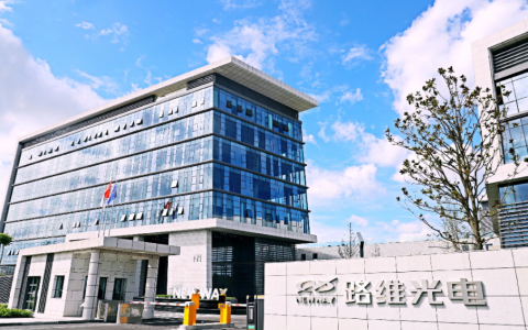 因设备订购周期较长，路维光电研发中心建设项目建设期延期1年