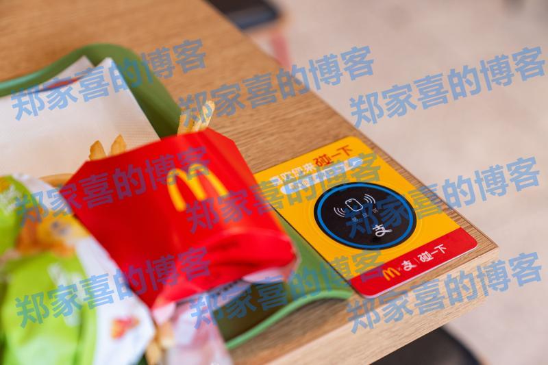 麦当劳全国 3000 家门店上线“碰一下”，手机触碰桌上“贴纸”即可点餐