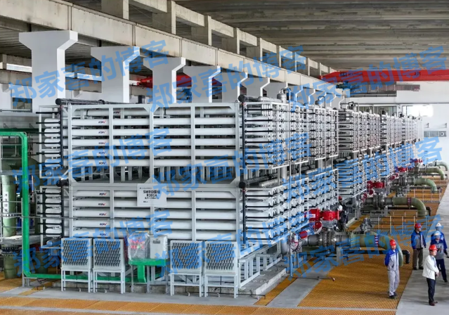 国内最大规模双膜法海水淡化工程在天津正式通水运行，每天生产 15 万吨